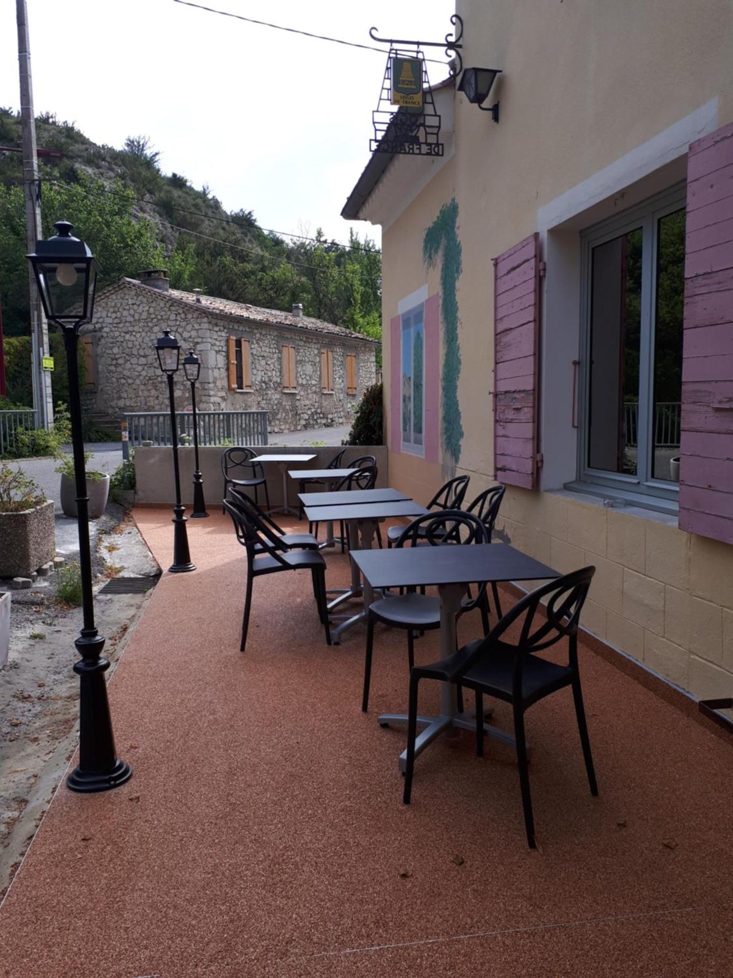 Logis Hotel Le Ceans Orpierre Exterior photo