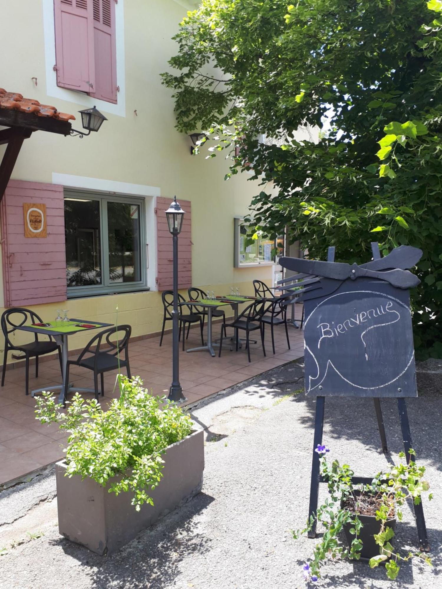 Logis Hotel Le Ceans Orpierre Exterior photo