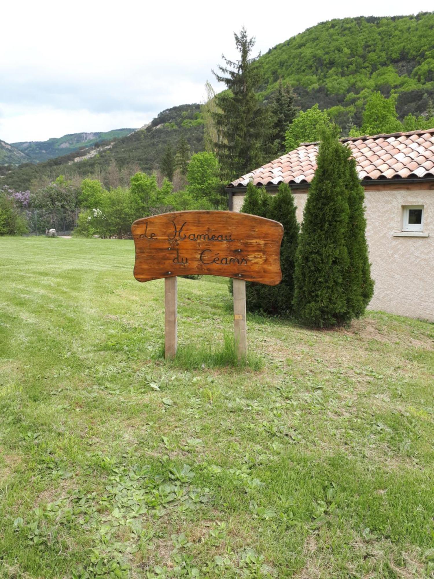 Logis Hotel Le Ceans Orpierre Exterior photo