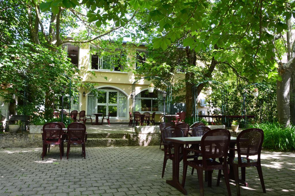 Logis Hotel Le Ceans Orpierre Exterior photo